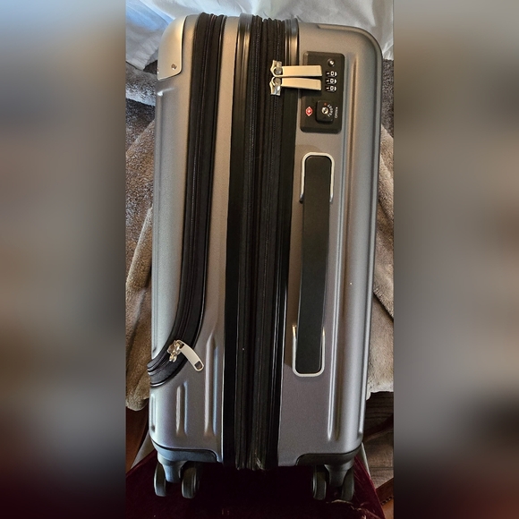 LEVEL8 Grace Expandable Hardside Carry On Luggage Tsa Approved Black 20Inch - Picture 9 of 13